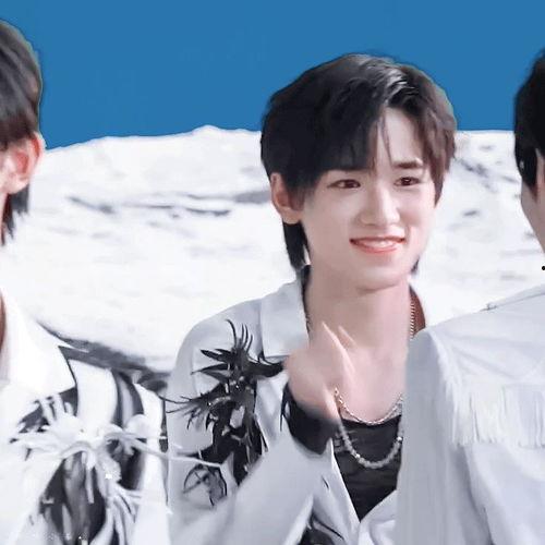 宋亚轩爆料团员视频,独家幕后花絮大公开 第2张 宋亚轩爆料团员视频,独家幕后花絮大公开 第2张